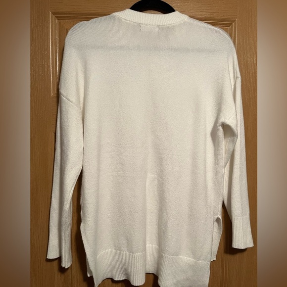 T Tahari White Crew Neck Sweater - Picture 9 of 10